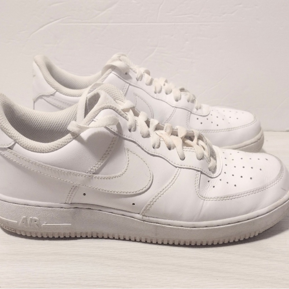 Nike Air Force 1 Low ‘07 White Sneakers Shoes Lace Up  Size 8.5
